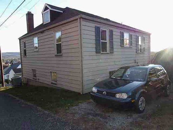 4th image of 1710 Raymond Ave