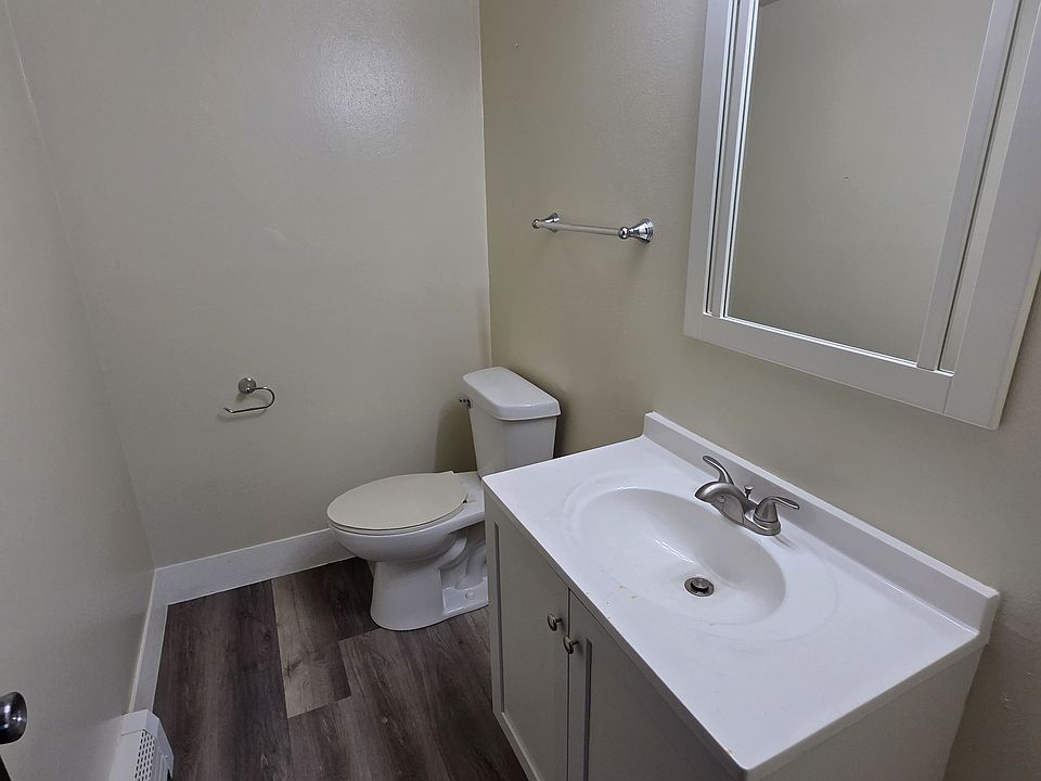 2nd image of 625 Meadow Ln APT 14