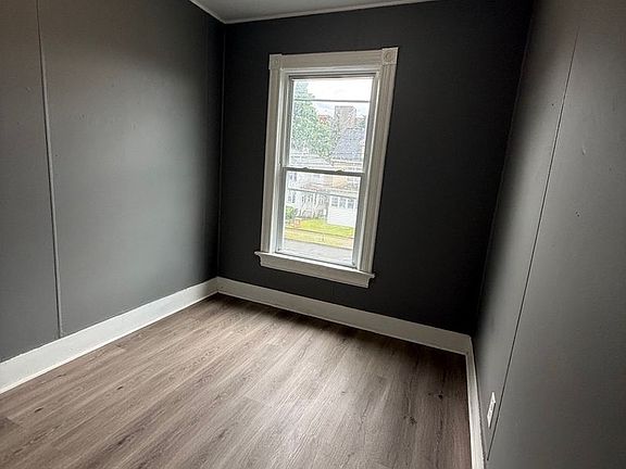 3rd image of 409 Floyd Ave