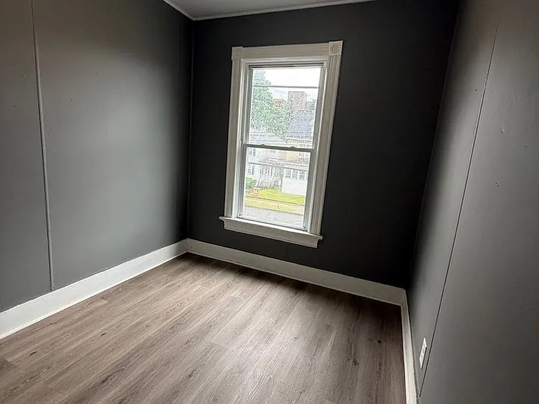 409 Floyd Ave — Photo 3