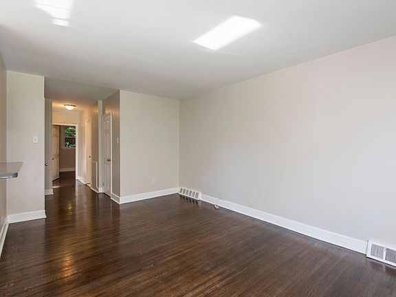 5th image of 630 Green Ln #1