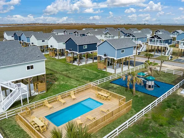 1099 Cedar Lane, Gilchrist, TX 77617