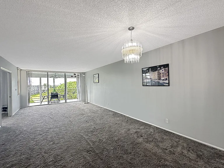 535 Oaks Dr #504 — Photo 9