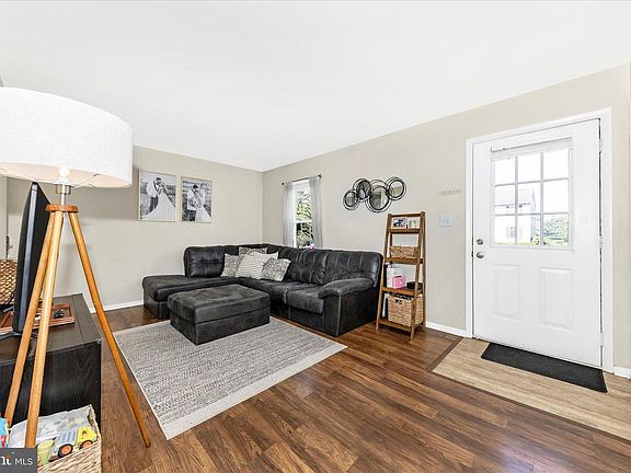 3rd image of 169 Alymer Ct