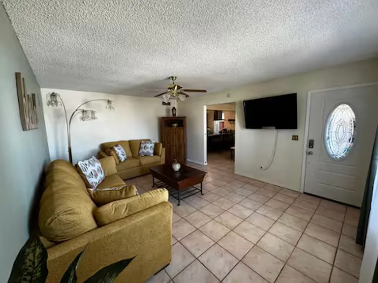 1213 W Galveston St — Photo 2