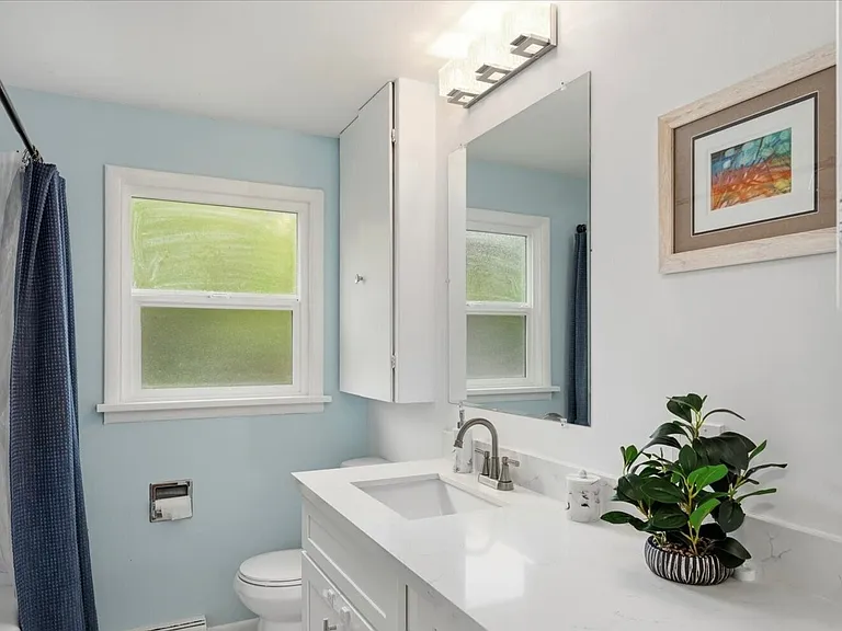 4037 NE 109th St — Photo 14