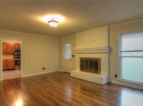 4th image of 2111 Brookwood Ln