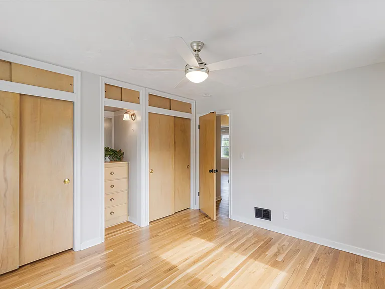 5718 Pratt St — Photo 6