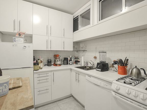 3rd image of 1607 York Ave #2W
