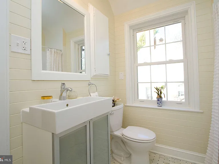 3717 Fordham Rd NW — Photo 10