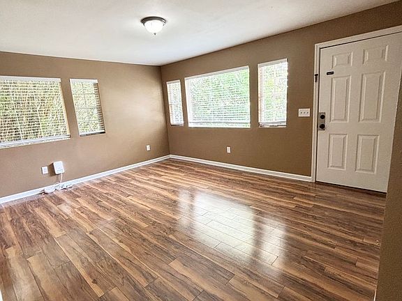 3rd image of 515 1/2 E Carolina St