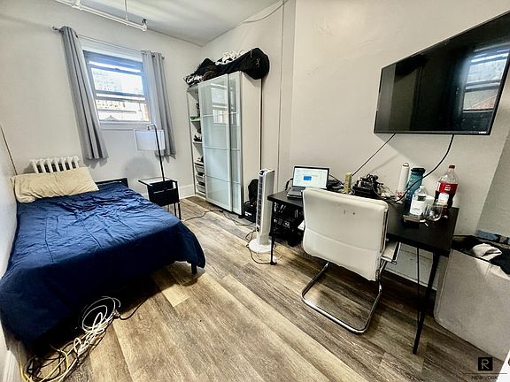 3rd image of 321 W 89th St #11