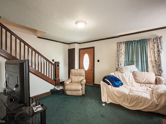 4th image of 405 Grant St