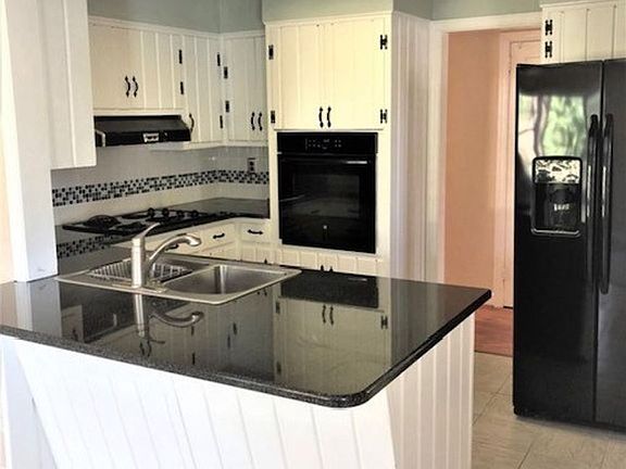 5th image of 1302 Gracewood Dr