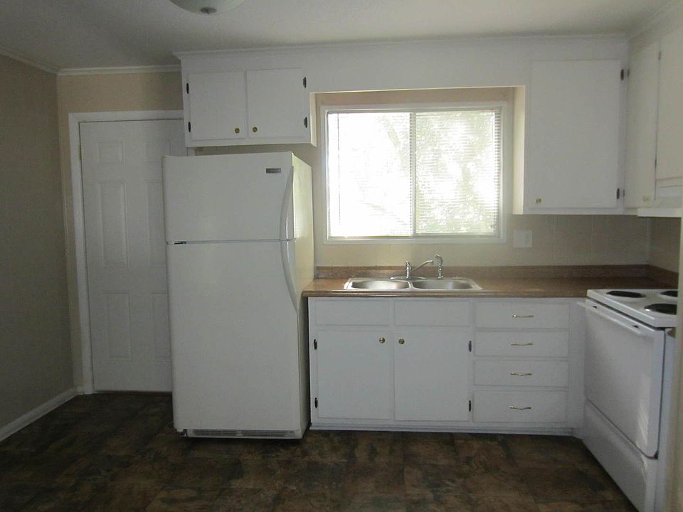 2nd image of 100 Lankford Cir APT B7