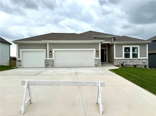 1015 Poplar Ln, Liberty, MO 64068