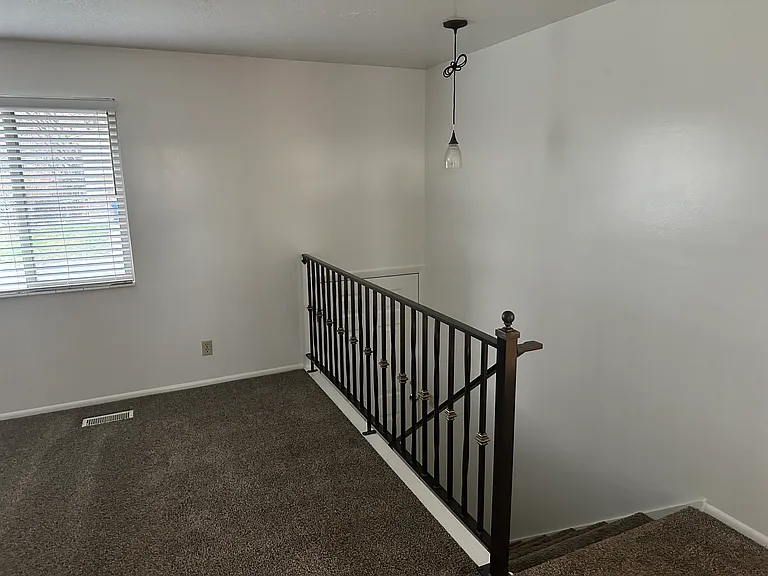 689 E 2300 N — Photo 13