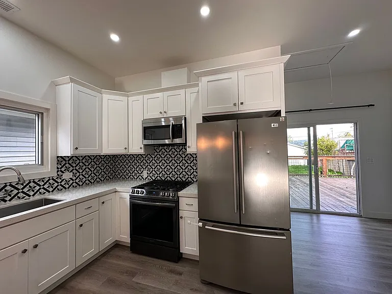 1160 Sherman St — Photo 11