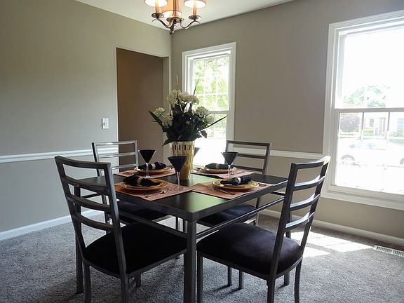 4th image of 939 Knightsbridge Ln