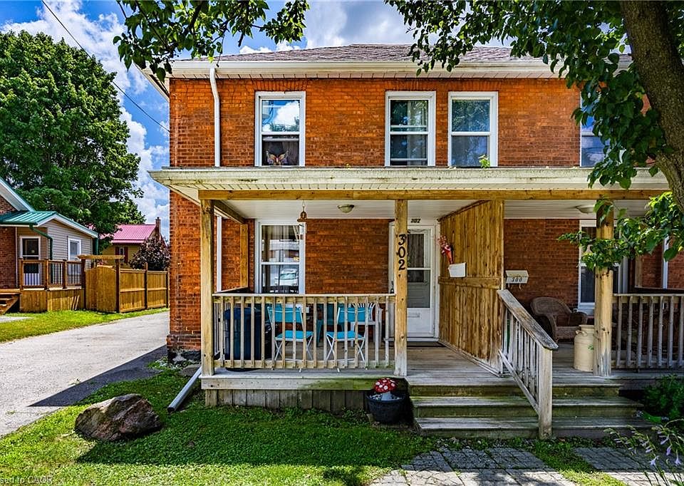 1st image of 302 Simcoe St