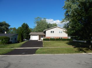 6433 Marshall Dr, Woodridge, IL