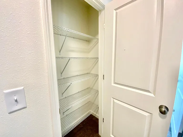 3912 Bissett Way — Photo 32