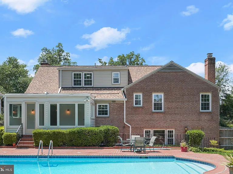 7109 Radnor Rd — Photo 45