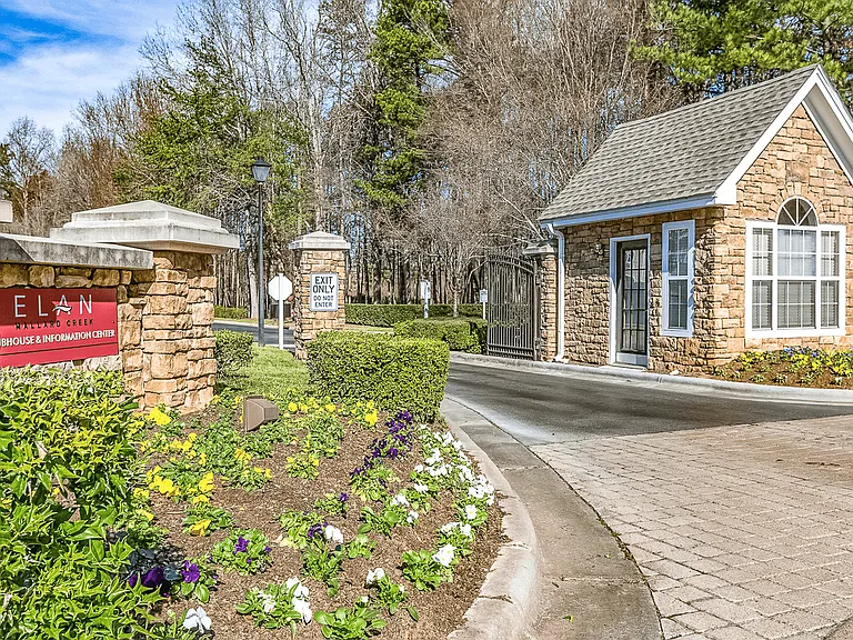 Elan at Mallard Creek Apartment Homes — Photo 25