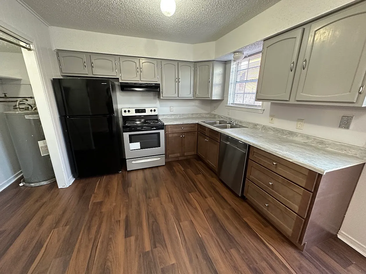 2 bed, 1.5 bath, 1100 sqft, $1,200 — Photo 4