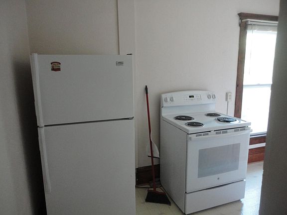 3rd image of 1827 1/2 Clay St