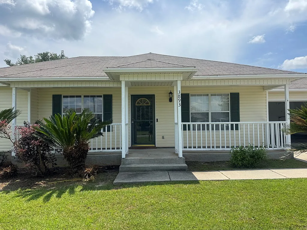 3 bed, 2.0 bath, 1394 sqft, $1,450 — Photo 2