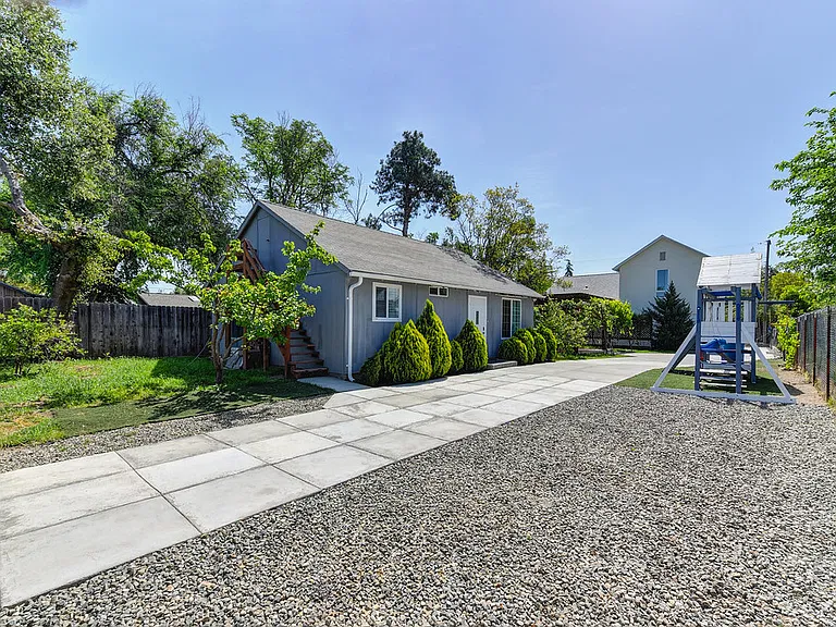 3945 Orange Grove Ave — Photo 43
