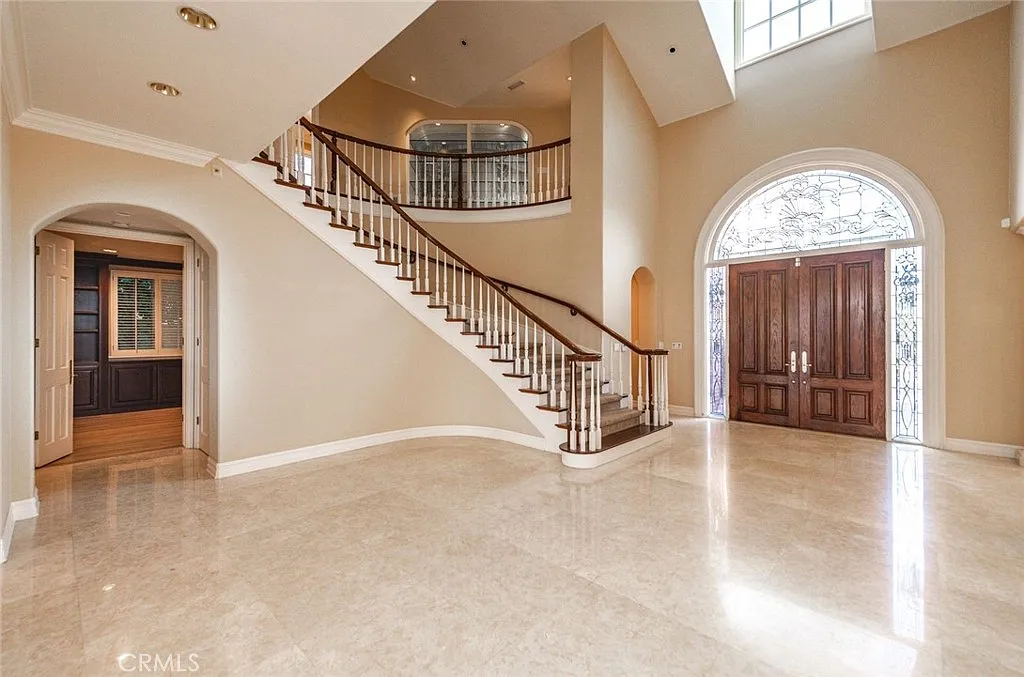 5 bed, 5.5 bath, 6420 sqft, $13,800 — Photo 3