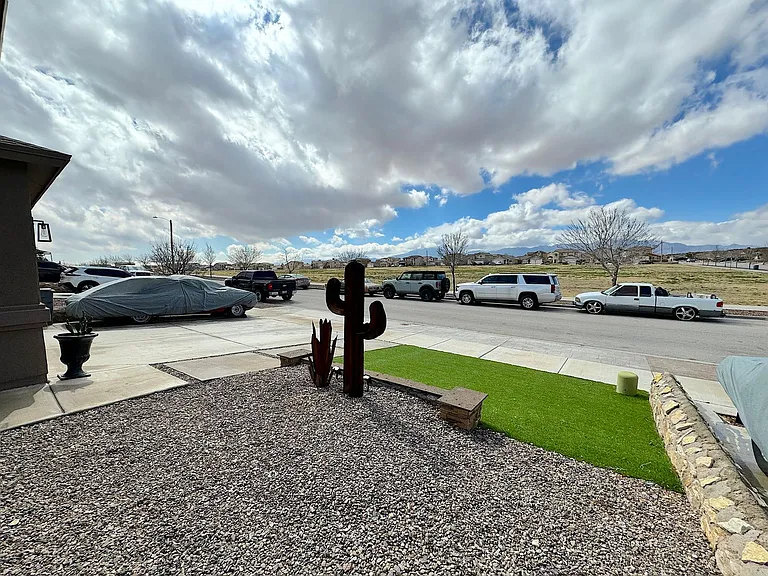 12160 Cherry Wood Ln — Photo 2