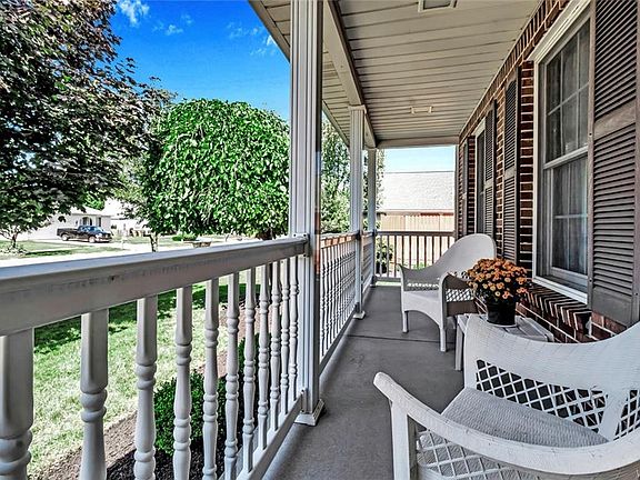 4th image of 73 Whitney Pl
