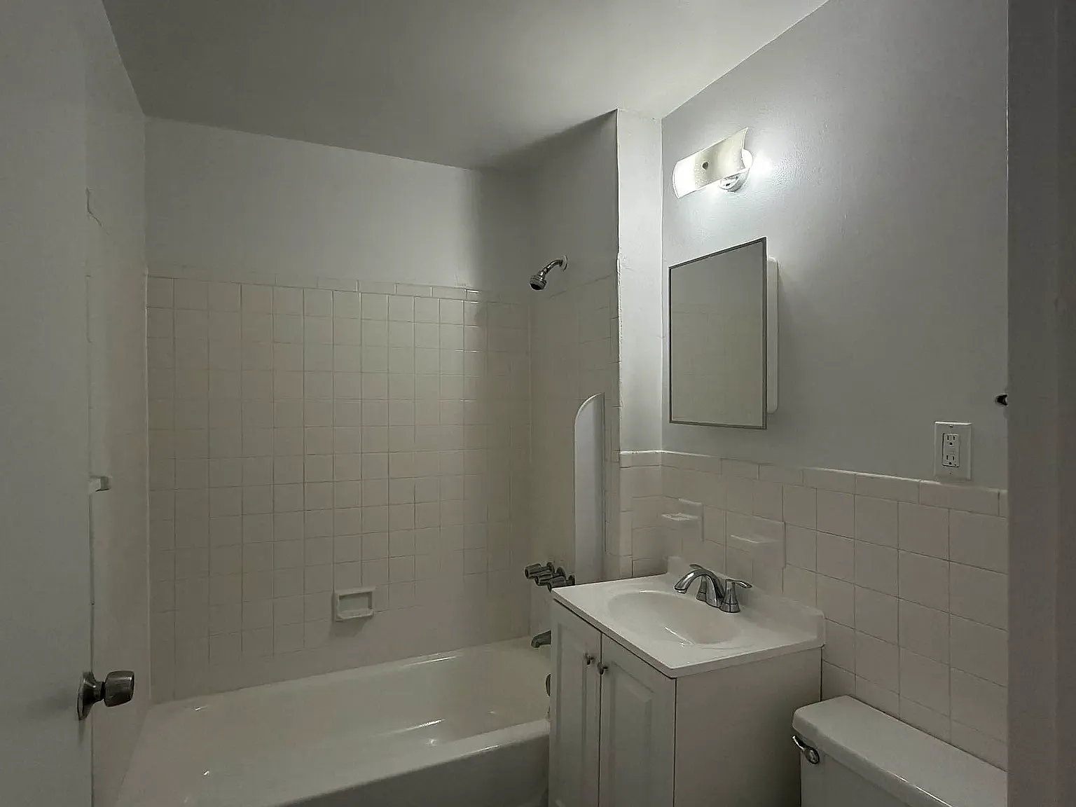1187 Anderson Ave — Photo 4