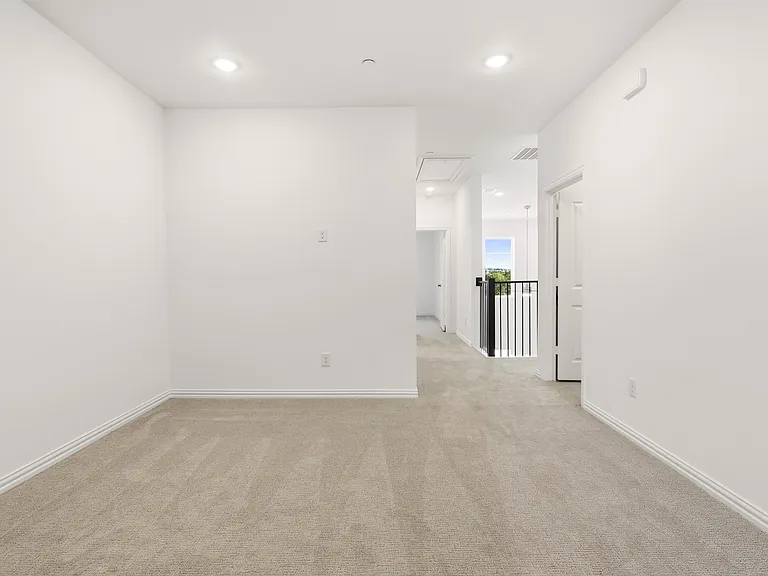 1318 Marsh Ln — Photo 12
