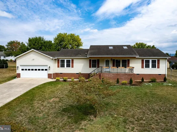 296 Periwinkle Ln, New Market, VA 22844