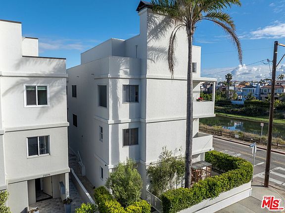 4th image of 29 Lighthouse St #2