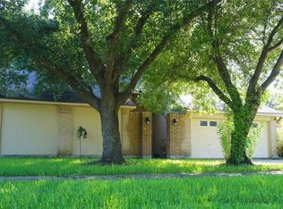 124 Wood Hollow Dr, League City, TX 77573