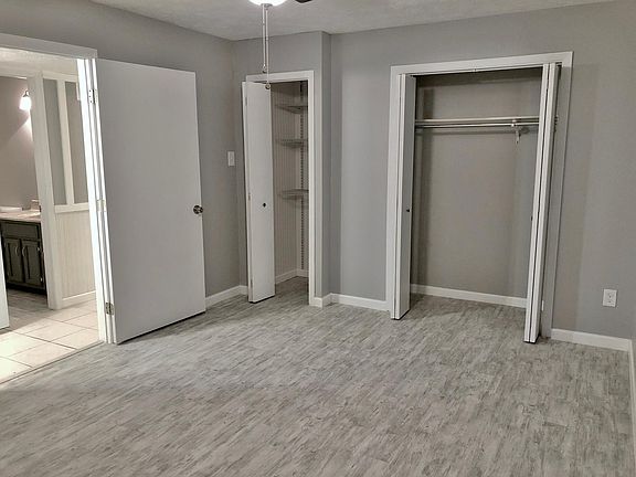 4th image of 1716 Woodpointe Dr #B