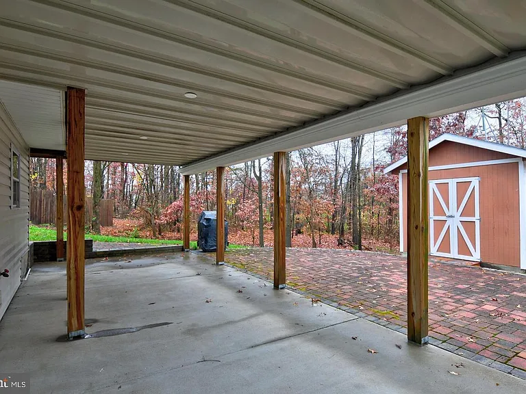 121 Deer Hill Ct — Photo 6