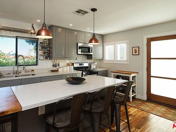 5th image of 433 W Rainbow Ave