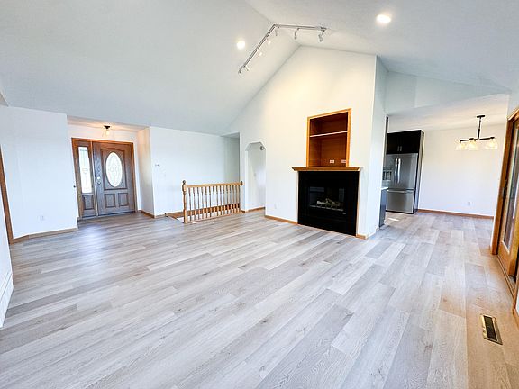 4th image of 21005 Southdale Dr