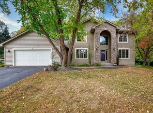 6476 Matthew Cir, Eden Prairie, MN 55346