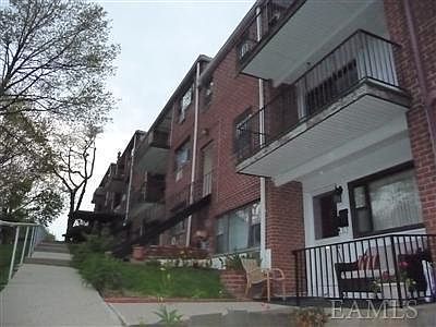 1st image of 26 Fieldstone Dr APT 9A