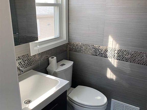 5th image of 15-70 208th St