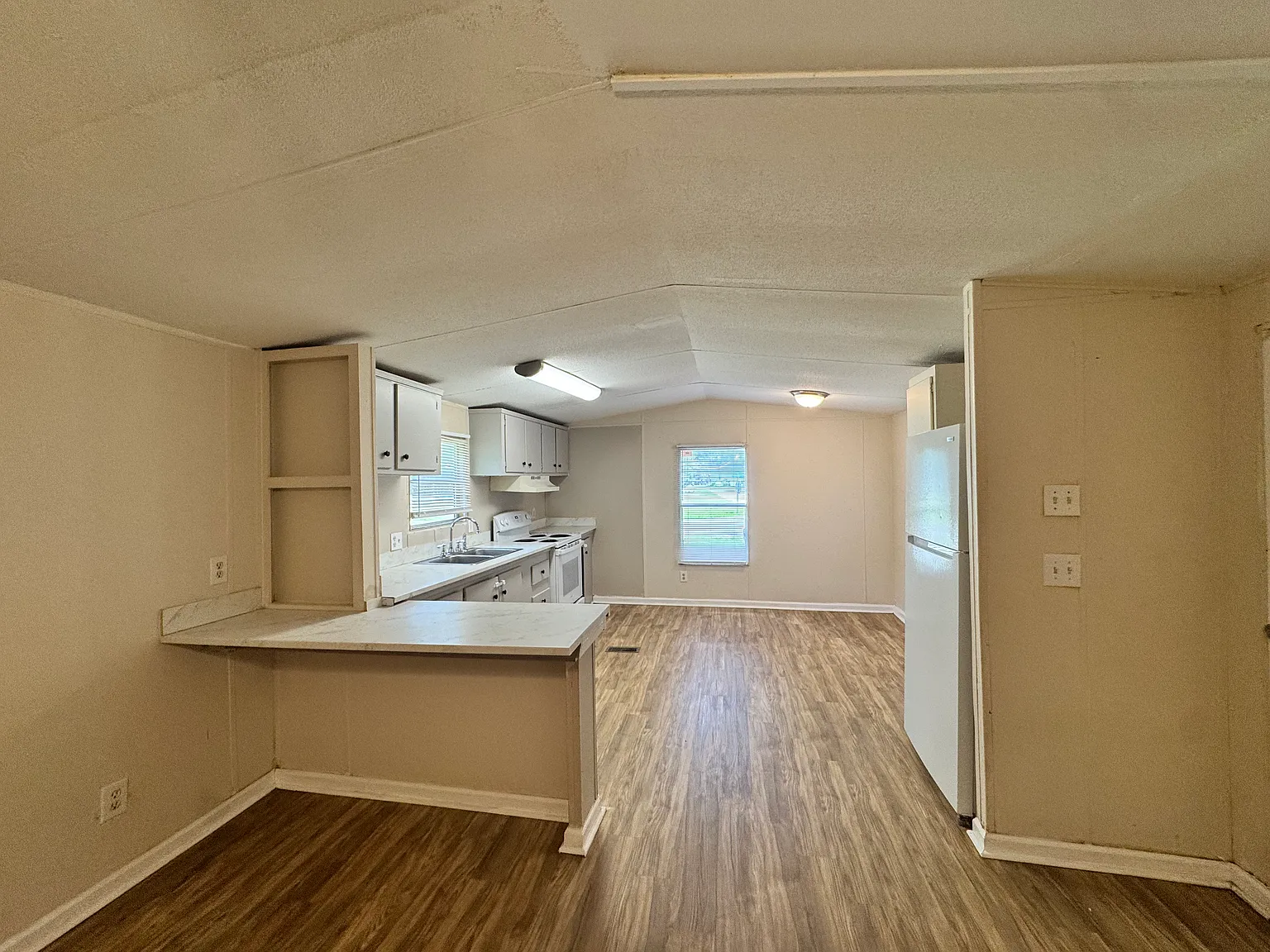 2 bed, 924 sqft, $900 — Photo 3