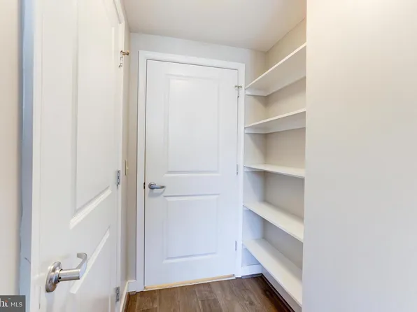 555 Massachusetts Ave NW APT 807, Washington, DC 20001