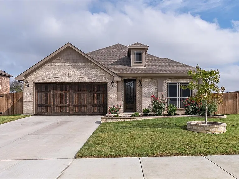 2210 Moon Dance Ln — Photo 1